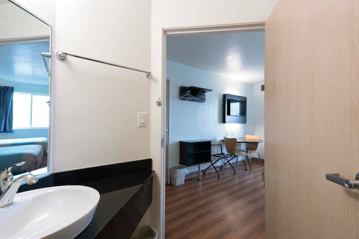 Room 6 of 47